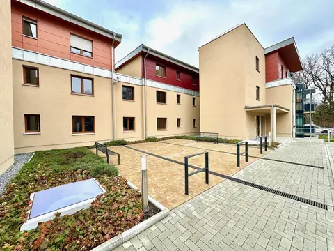 Bezugsfrei: Lichtdurchflutete 2-Zimmer-Wohnung auf ca. 70 m² mit Aufzug, Balkon, hohen Decken, Tiefgarage, energieeffizient!