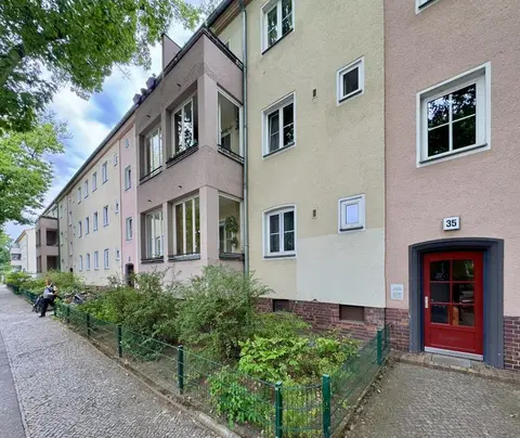modernisierte bezugsfreie 1-Zimmer-Wohnung in Tempelhof