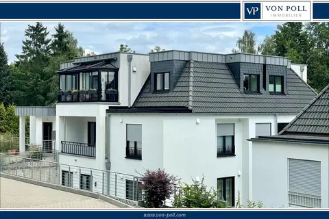 Helle Penthousewohnung mit Wintergarten und großem Balkon