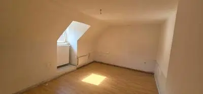 Dachgeschosswohnung mit Zusatzzimmer, Hertastraße 12, Gelsenkirch