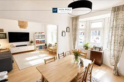 Geräumige Altbauwohnung mit Balkon in zentraler Innenstadtlage