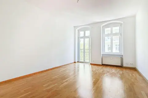 Altbaucharme mit Balkon – Helle 2-Zimmer-Wohnung im klassischen Berliner Altbau