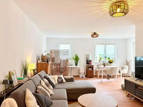 Moderne 2-Zimmer-Wohnung mit Terrasse und Gartenanteil