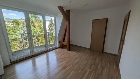 Schöne 2 Raum Dachgeschosswohnung mit Balkon