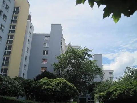Ruhig wohnen, schnell bei Audi: Renovierte 3-Zimmer-Wohnung mit Balkon!