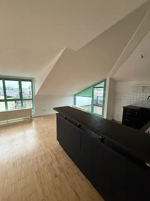 3-Zimmer-Dachgeschosswohnung in Hofheim [HMR-O10E05]