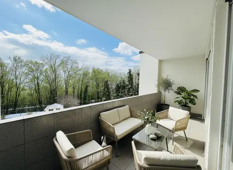 Barrierefreie Südhang-EG-Wohnung mit Einbauküche, Balkon, Wintergarten, Gartenanteil und Fernblick