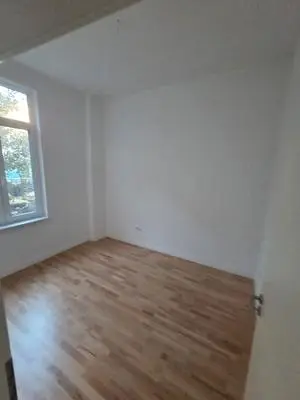 Renovierte 2-Zimmer-Altbauwohnung mit Garten – voll möbliert