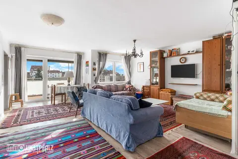 Zentrale, barrierefreie Penthouse-Eigentumswohnung mit Garage