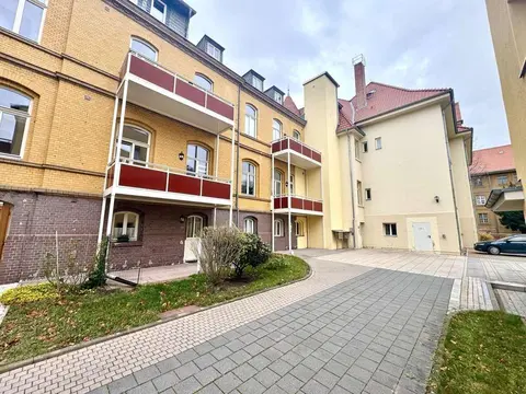 charmante 2,5 Zimmer Wohnung mit Fahrstuhl und Balkon im Zentrum von Ballenstedt