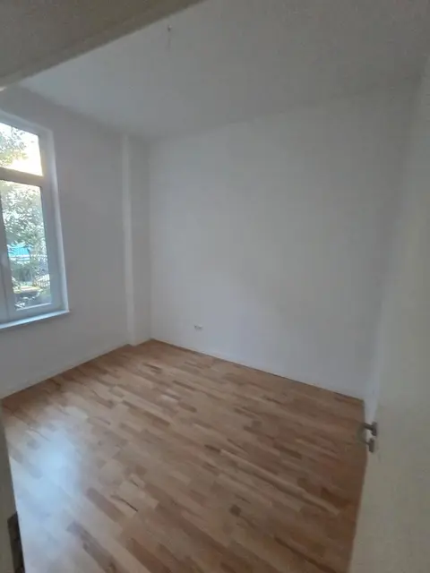Renovierte 2-Zimmer-Altbauwohnung mit Garten – voll möbliert