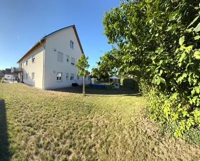 Großzügige hochwertige 4 Zimmer Wohnung außerhalb von Regensburg