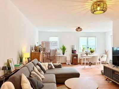 Moderne 2-Zimmer-Wohnung mit Terrasse und Gartenanteil