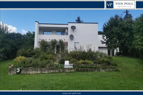 Barrierefreie Südhang-EG-Wohnung mit Einbauküche, Balkon, Wintergarten, Gartenanteil und Fernblick
