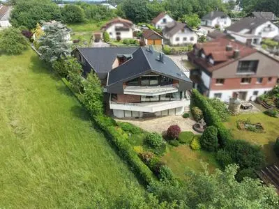 Imposantes Wohn- und Geschäftshaus in Ortsrandlage!