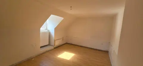 Dachgeschosswohnung mit Zusatzzimmer, Hertastraße 12, Gelsenkirch