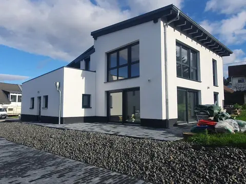 Einfamilienhaus + Anliegerwohnung / Zweifamilienhaus zur Miete